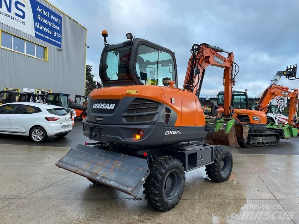 Doosan DX 57 W-5  휠 굴삭기