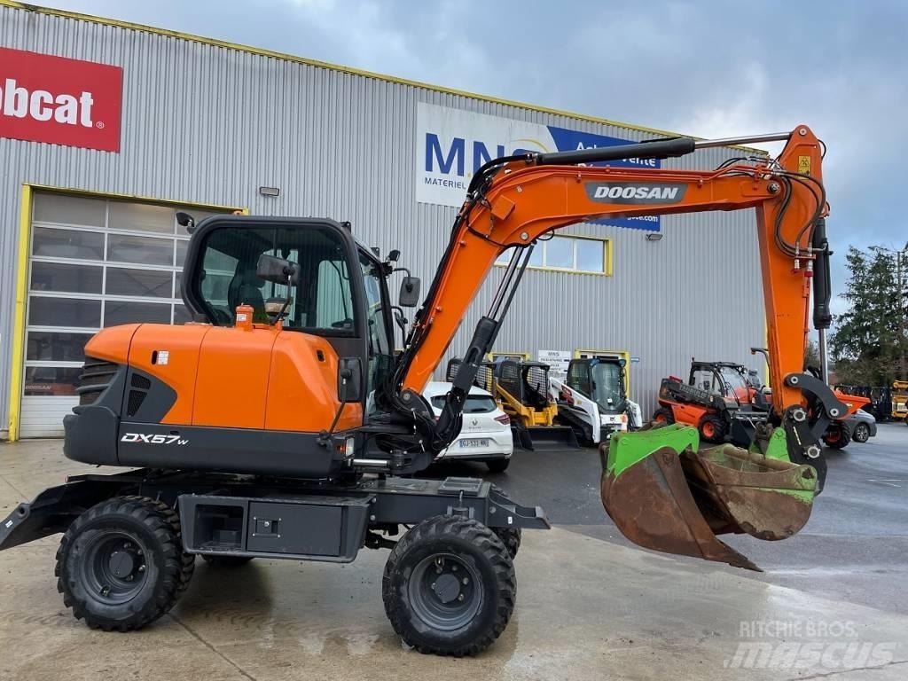 Doosan DX 57 W-5  휠 굴삭기