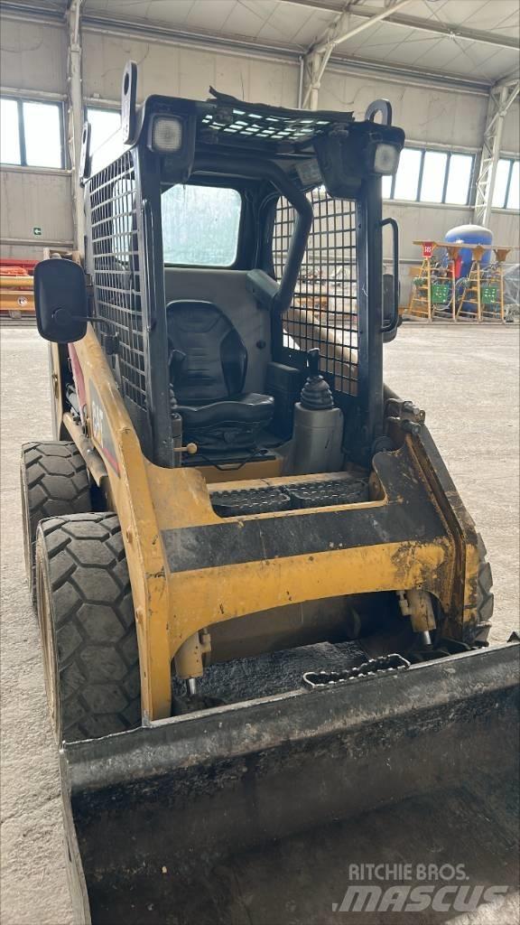 CAT 216 B  스키드로더