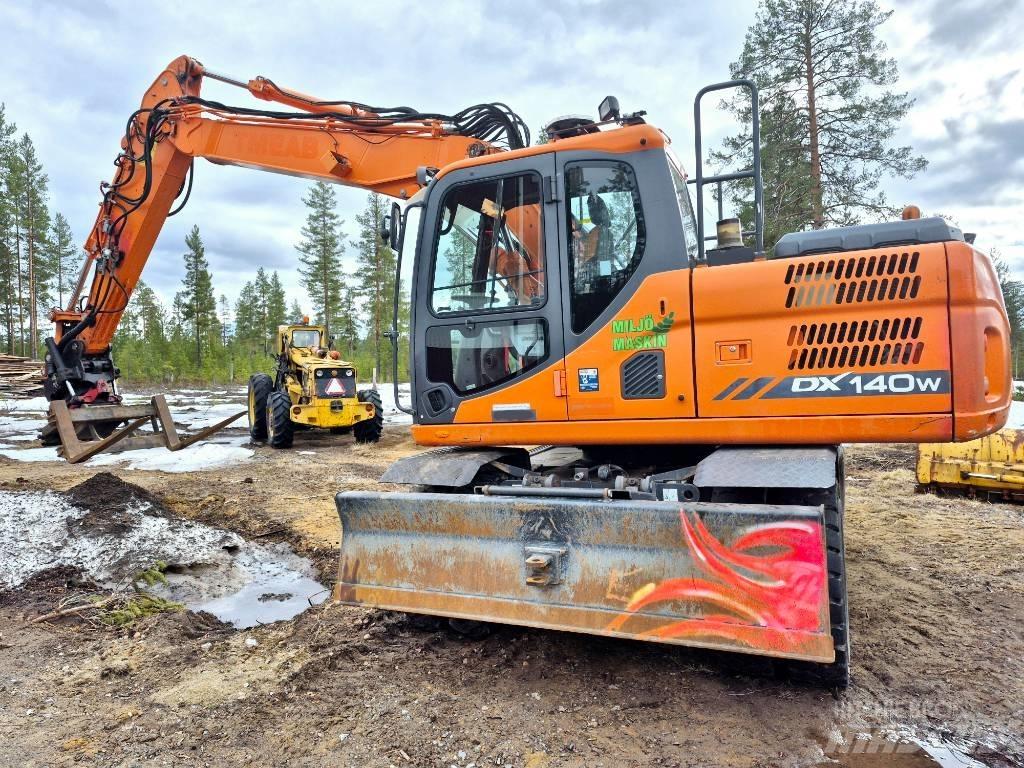 Doosan DX 140 W-3  휠 굴삭기