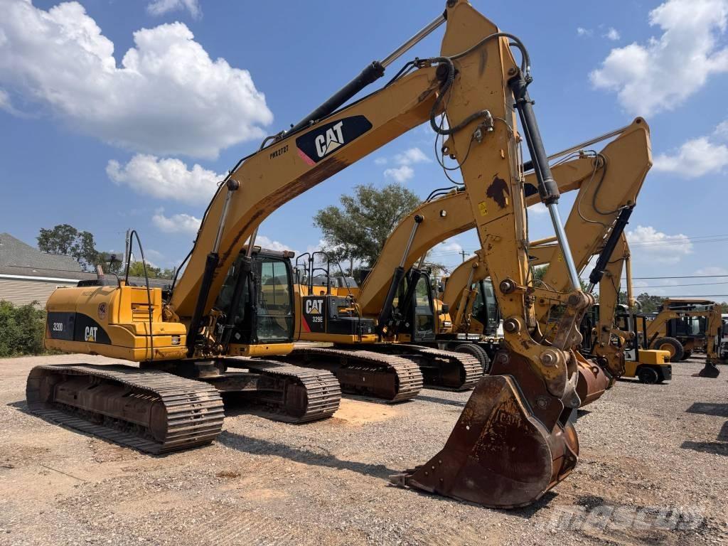 CAT 320 D L 대형 굴삭기 29톤 이상
