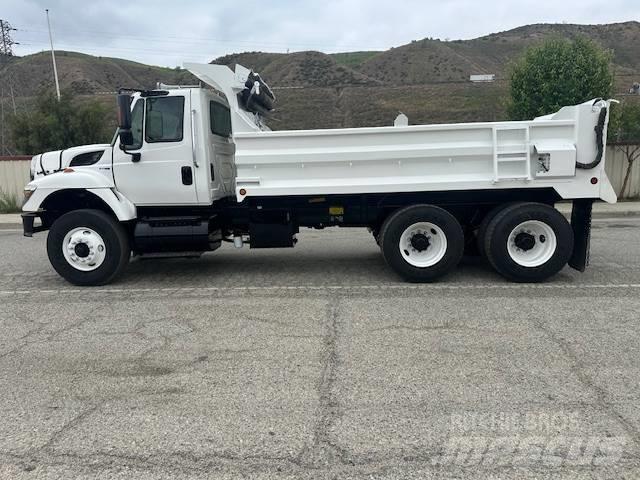 International 7400 덤프 트럭