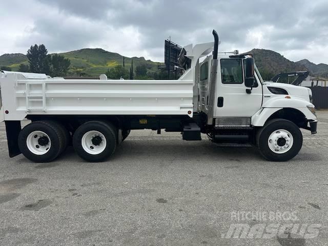 International 7400 덤프 트럭