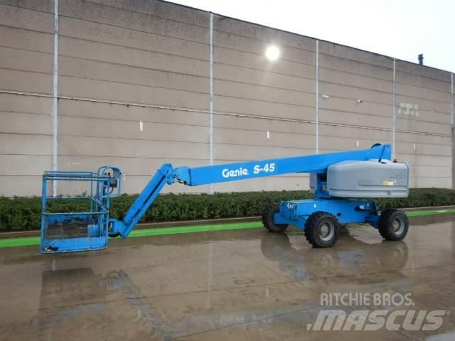 Genie S45 견인식 전동이동 리프트