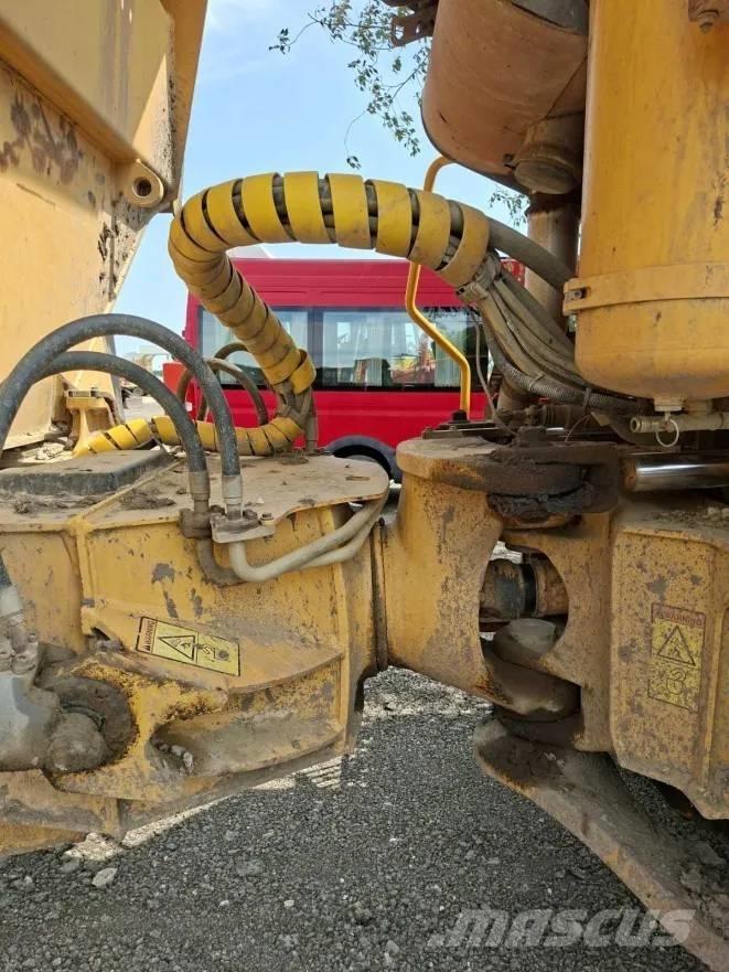 Volvo A 25 D 연결식 홀러
