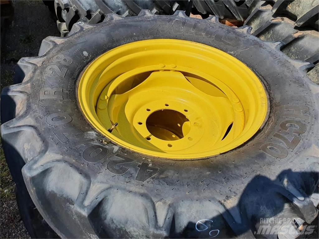 Mitas 420/70R28 x2 타이어, 휠 및 림