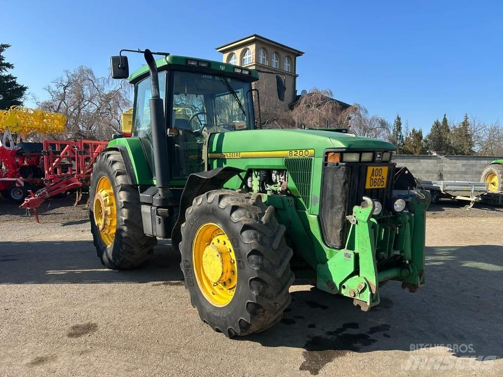 John Deere 8200 트랙터