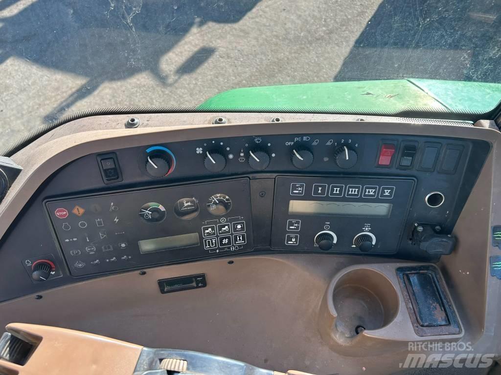 John Deere 8200 트랙터