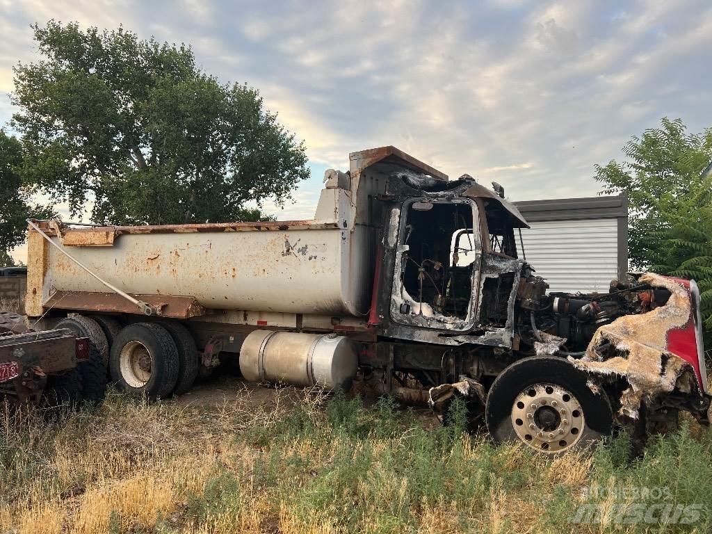 Peterbilt 377 덤프 트럭