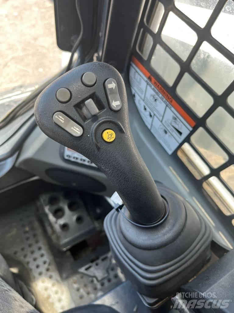 Bobcat T 770  스키드로더