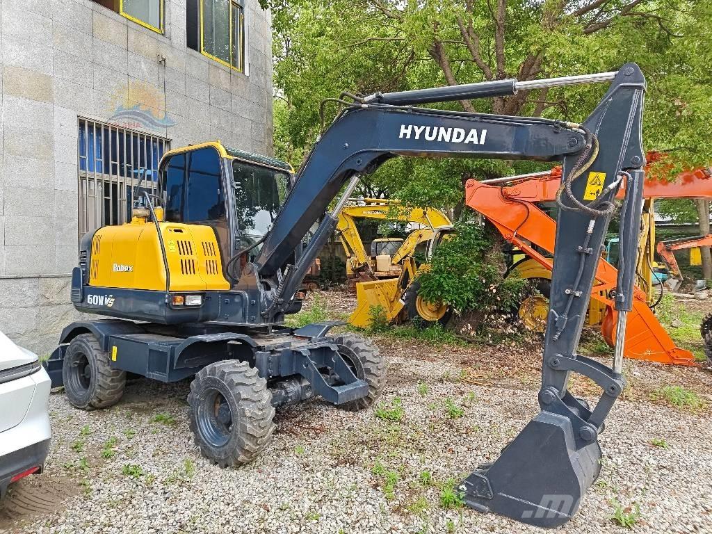 Hyundai R60W  휠 굴삭기
