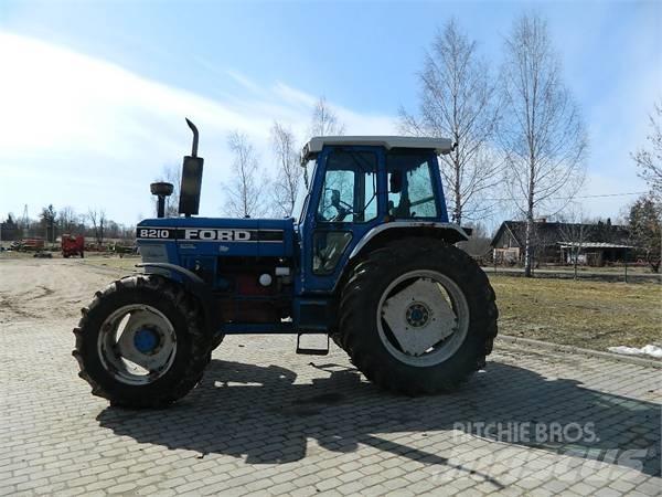 Ford 8210 트랙터