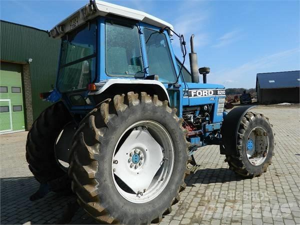 Ford 8210 트랙터