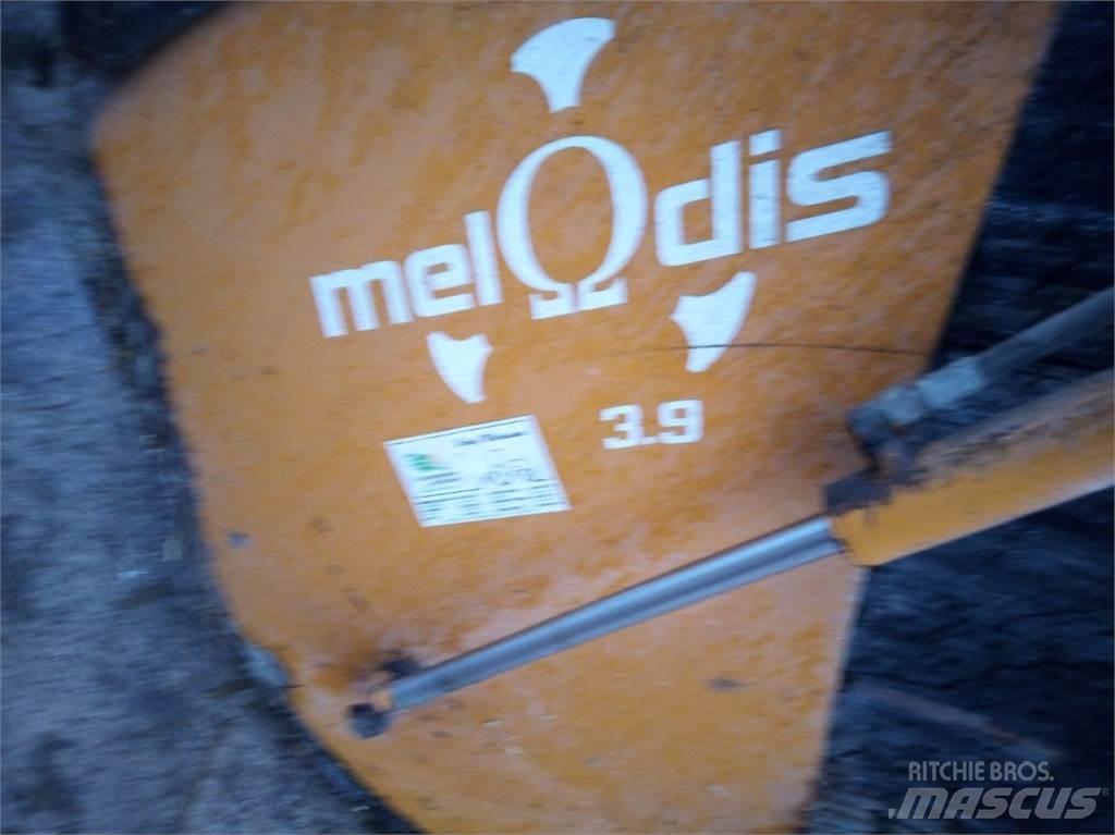 Emily Mélodie 3.9 피더