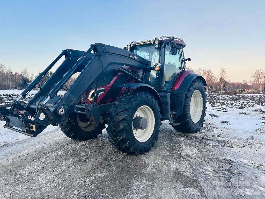 Valtra T 215 Active 트랙터