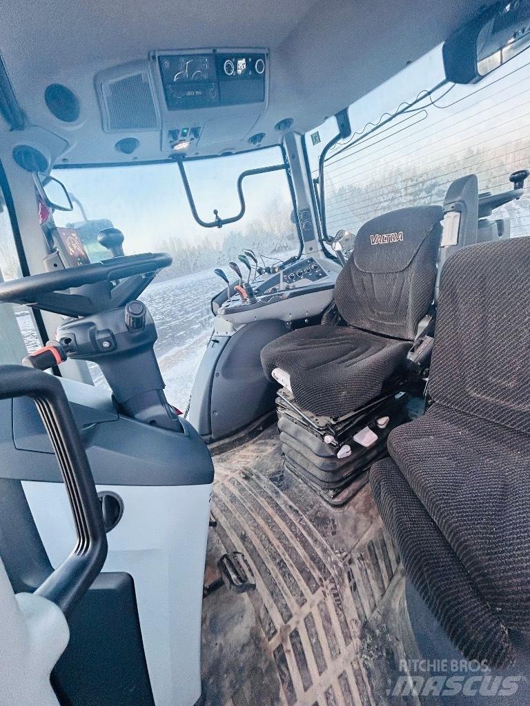 Valtra T 215 Active 트랙터