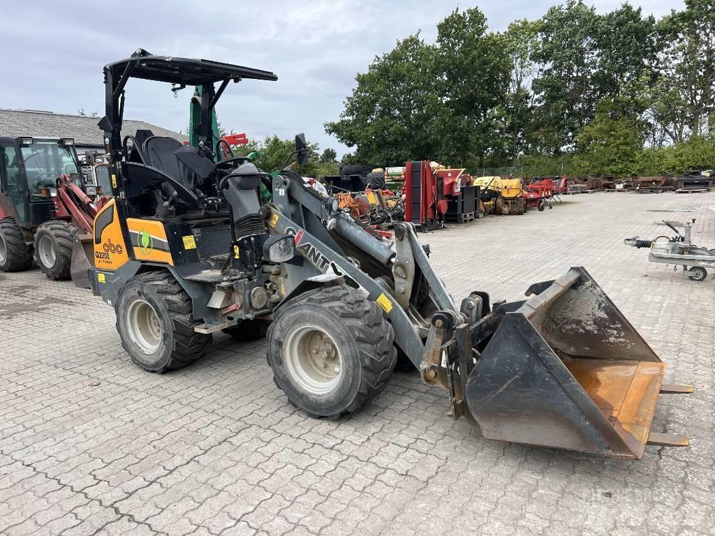 GiANT 2200E 미니 로더