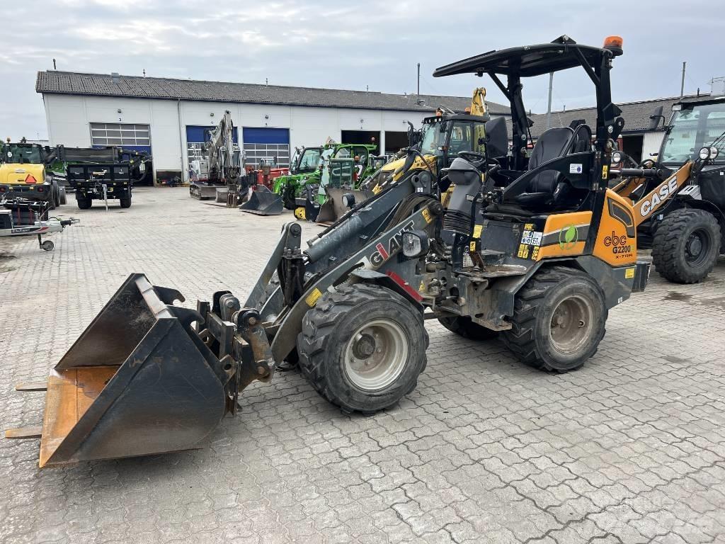 GiANT 2200E 미니 로더