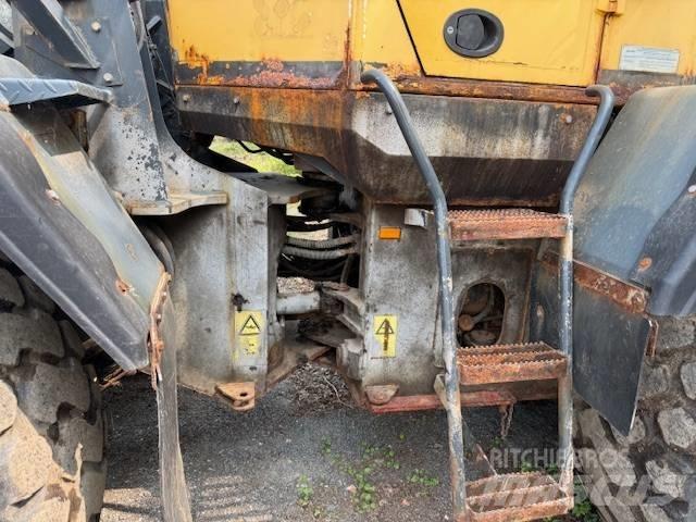 Komatsu WA 200  휠로우더