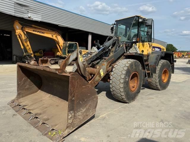 Komatsu WA 200  휠로우더