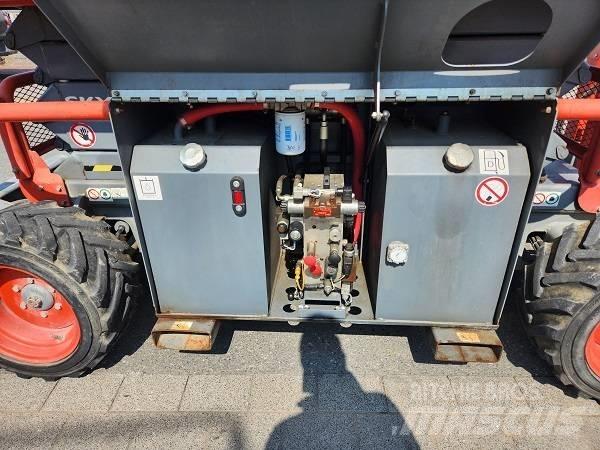 SkyJack SJ 6832 RT 가위형 리프트