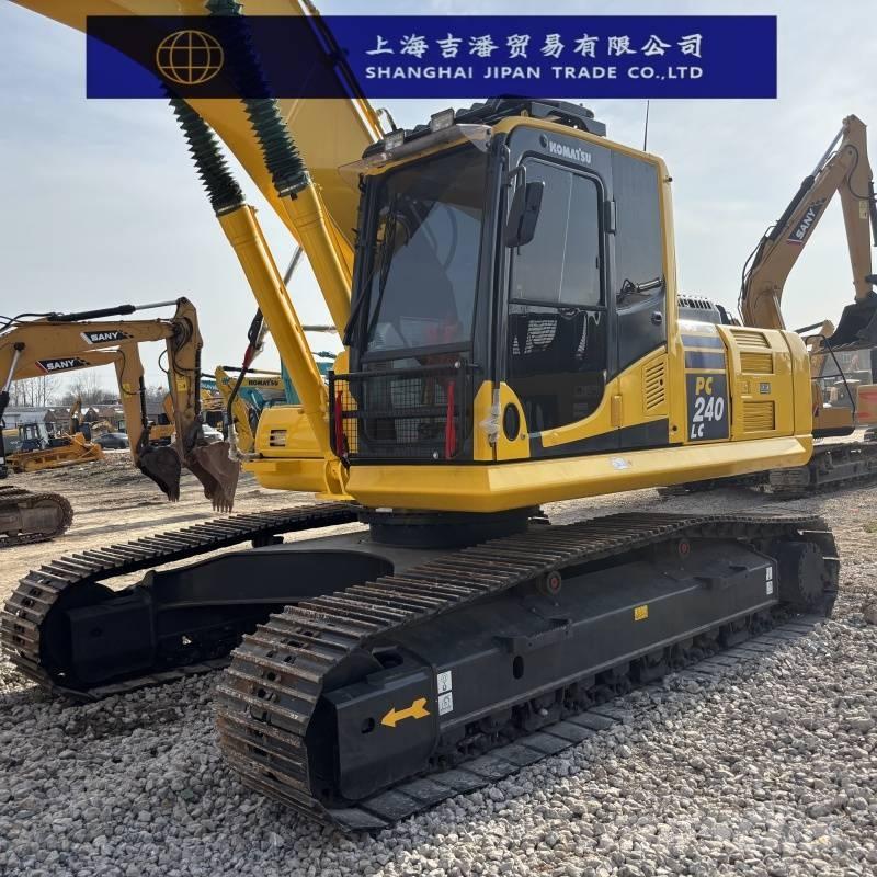 Komatsu PC 240 대형 굴삭기 29톤 이상