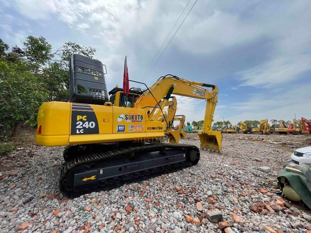 Komatsu PC 240-8 대형 굴삭기 29톤 이상