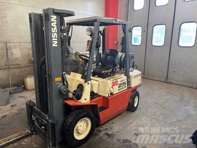 Nissan UJ02 A 25 U LPG 지게차