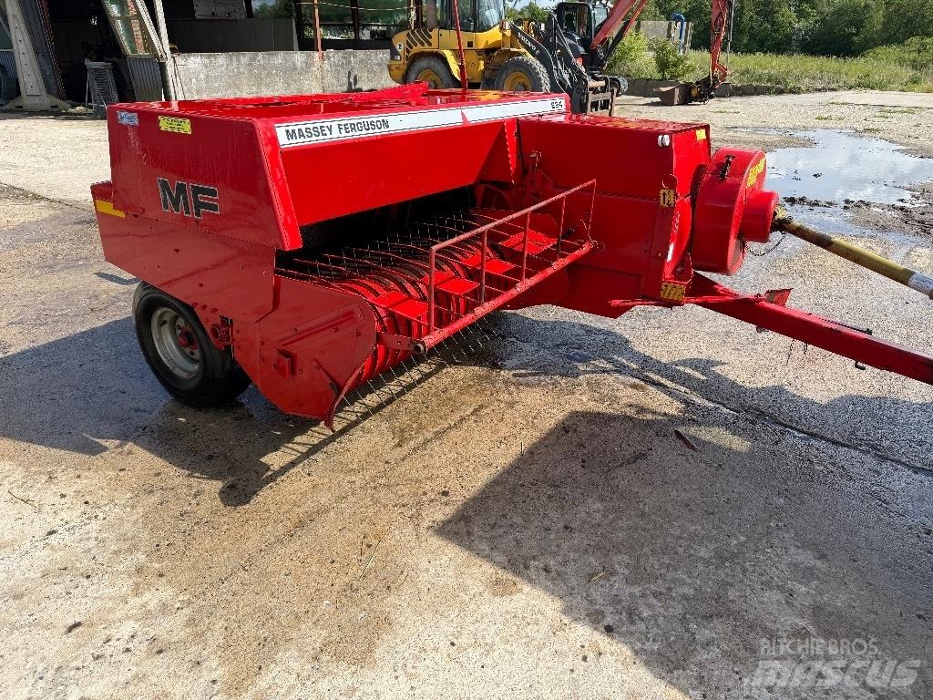 Massey Ferguson 224 각형 곤포기