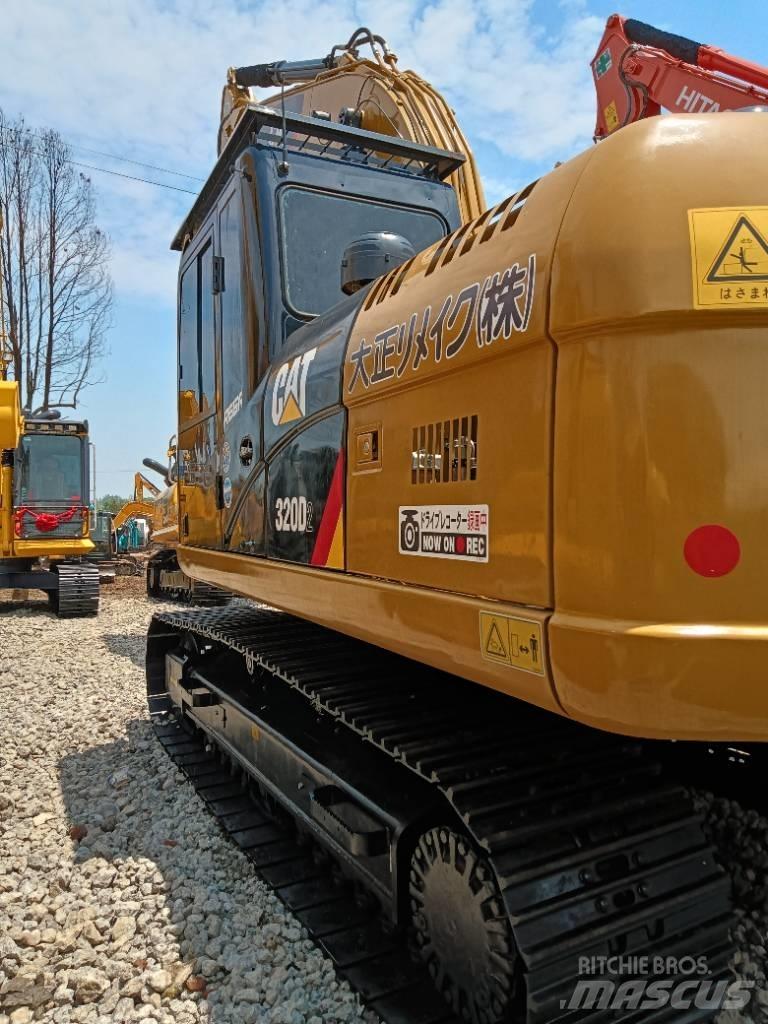 CAT 320D2 중형굴삭기 7톤-28톤
