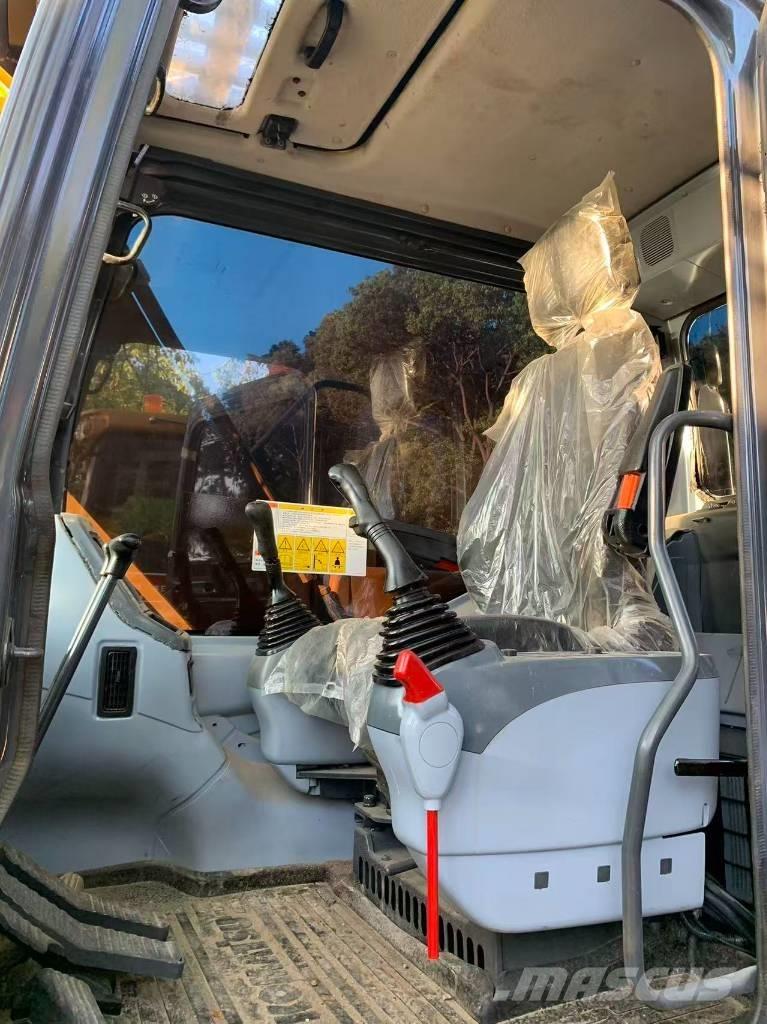 Komatsu PC 130 대형 굴삭기 29톤 이상