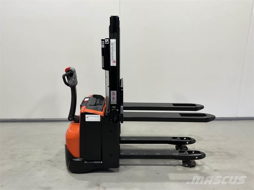 Toyota SWE200D 보행식 리치 지게차
