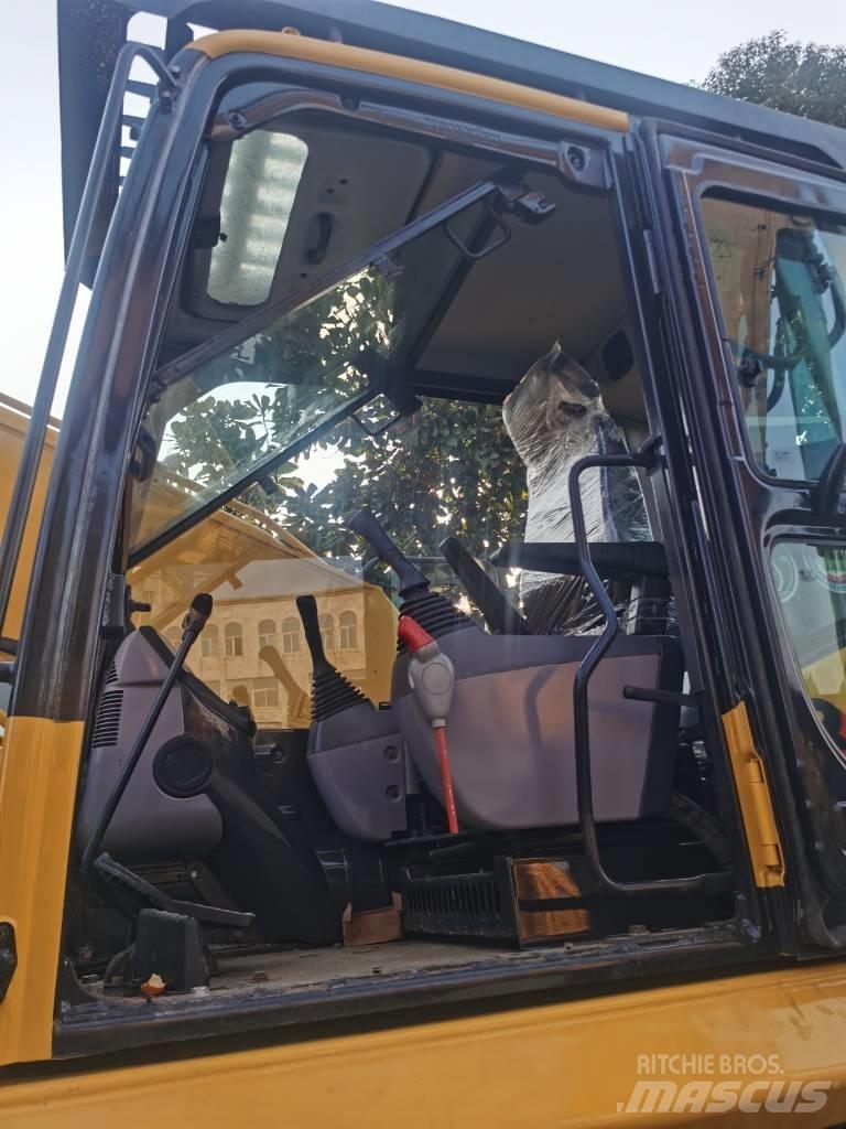 Komatsu PC 210-8 대형 굴삭기 29톤 이상