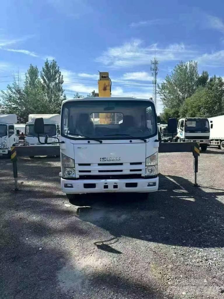 Isuzu ELF 700 크레인 트럭
