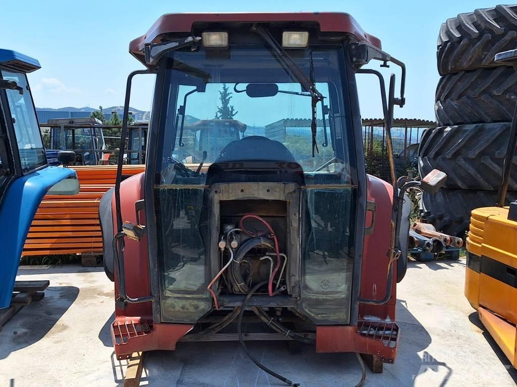 New Holland G 210 캐빈 및 인테리어