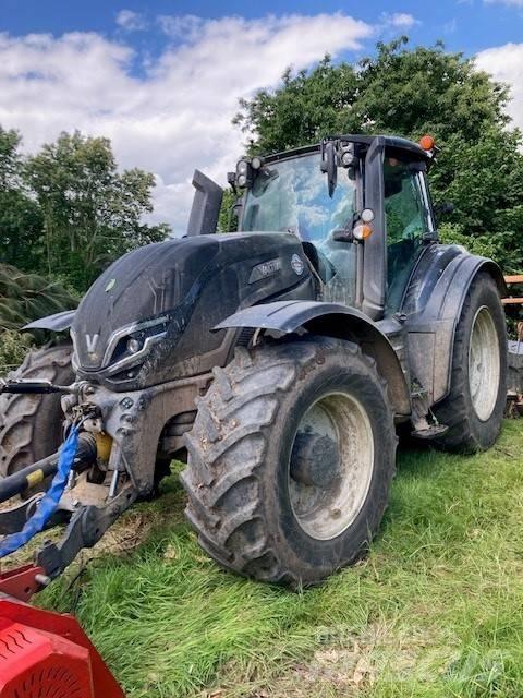 Valtra T235V 트랙터