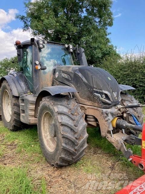 Valtra T235V 트랙터