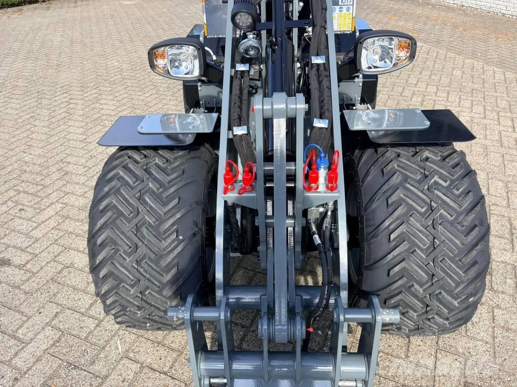 Giant G2500HD Xtra 미니 로더