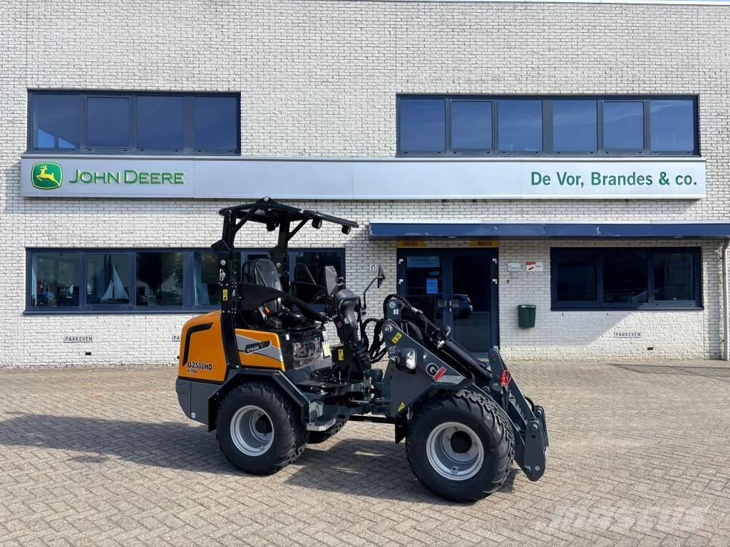 Giant G2500HD Xtra 미니 로더