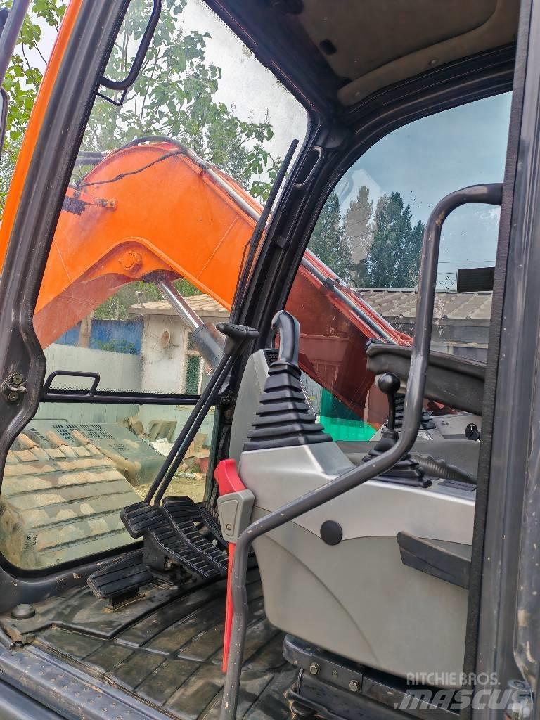 Doosan DX75 중형굴삭기 7톤-28톤