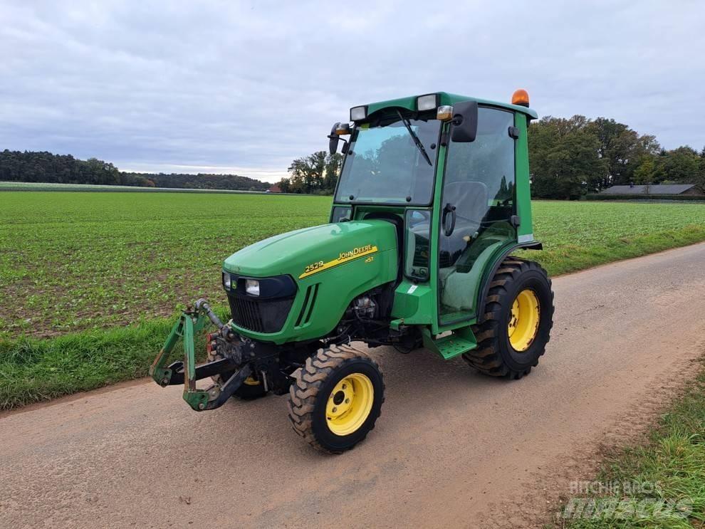John Deere 2520 소형 트랙터