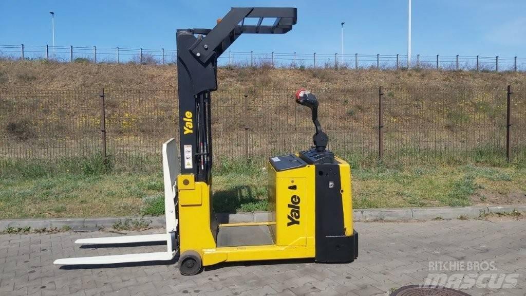 Yale MC10 리치 트럭