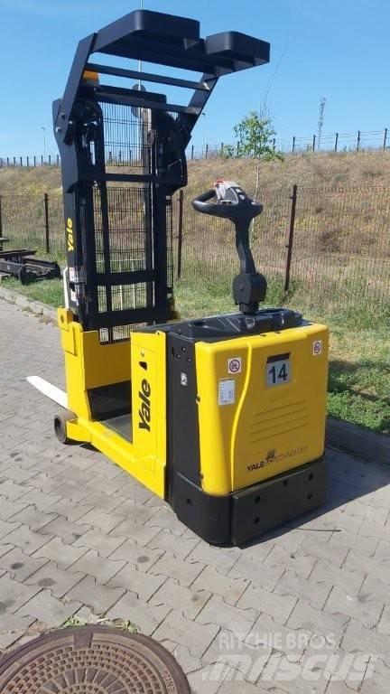 Yale MC10 리치 트럭