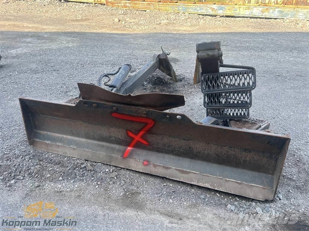 Valmet 890.2 기타 구성품