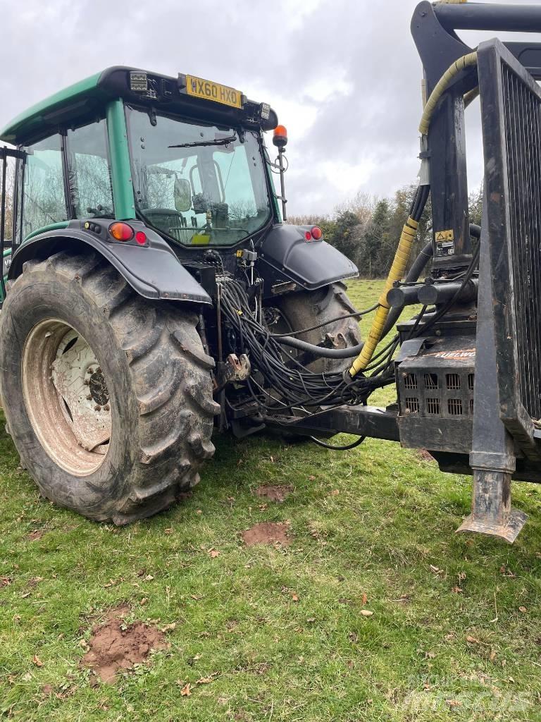 Valtra N122 트랙터