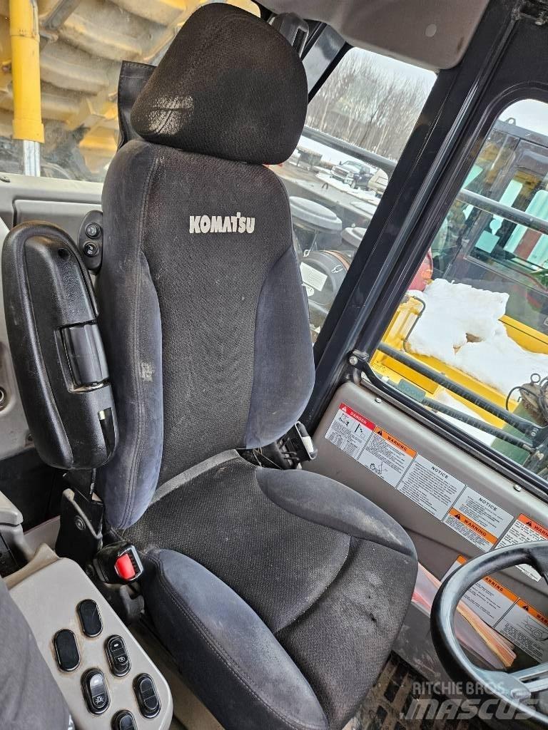 Komatsu HD465-8 건설현장 덤프트럭