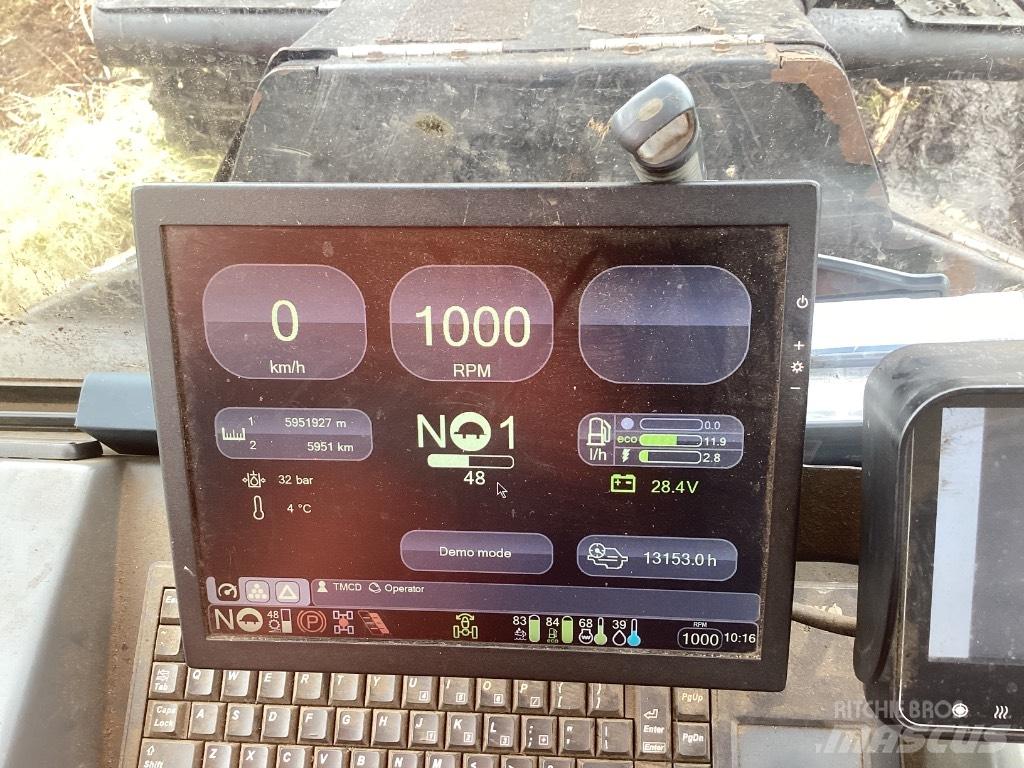 Komatsu 845 원목 포워더