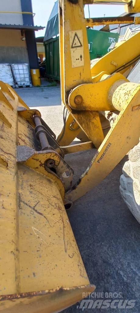 Komatsu WA 200 PT-5  휠로우더