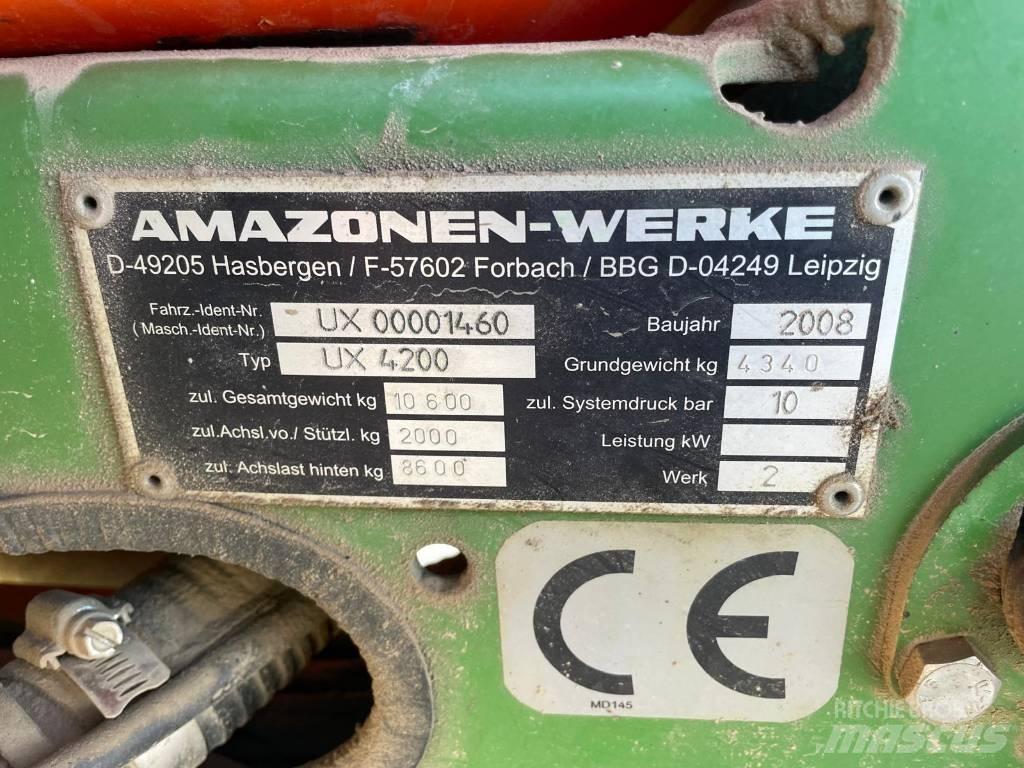 Amazone UX 4200 견인형 분무기