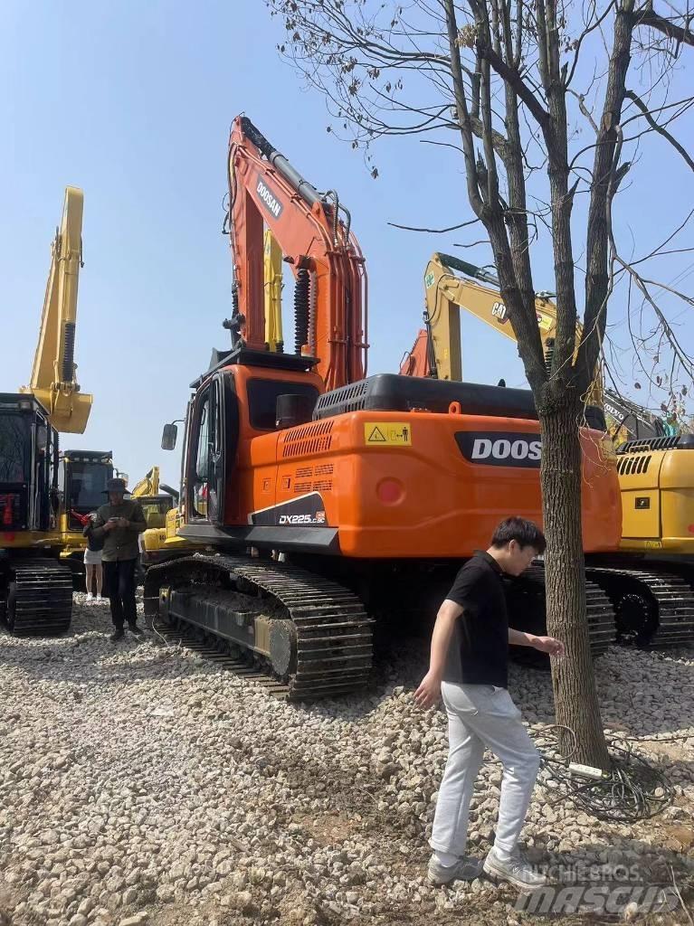 Doosan DX 225LC-9C 대형 굴삭기 29톤 이상